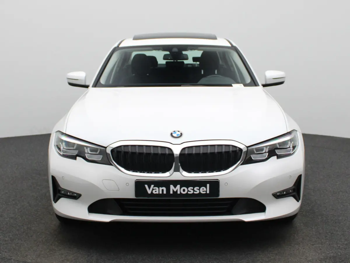 318i Executive | SCHUIFDAK | NAVIGATIE | PARKEERSENSOREN | CLIMATE CONTROL | LMV | LED | CRUISE CONTROL |