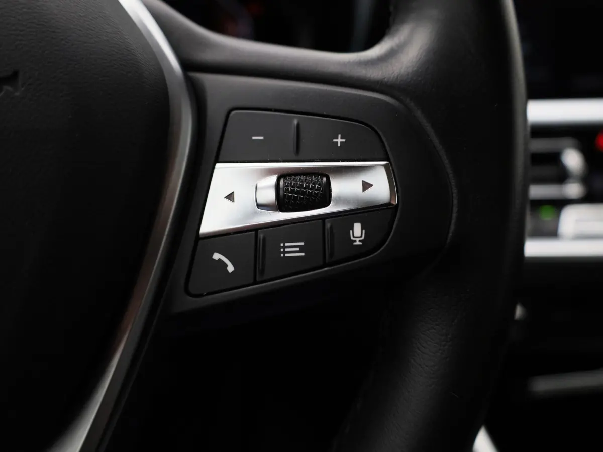 318i Executive | SCHUIFDAK | NAVIGATIE | PARKEERSENSOREN | CLIMATE CONTROL | LMV | LED | CRUISE CONTROL |