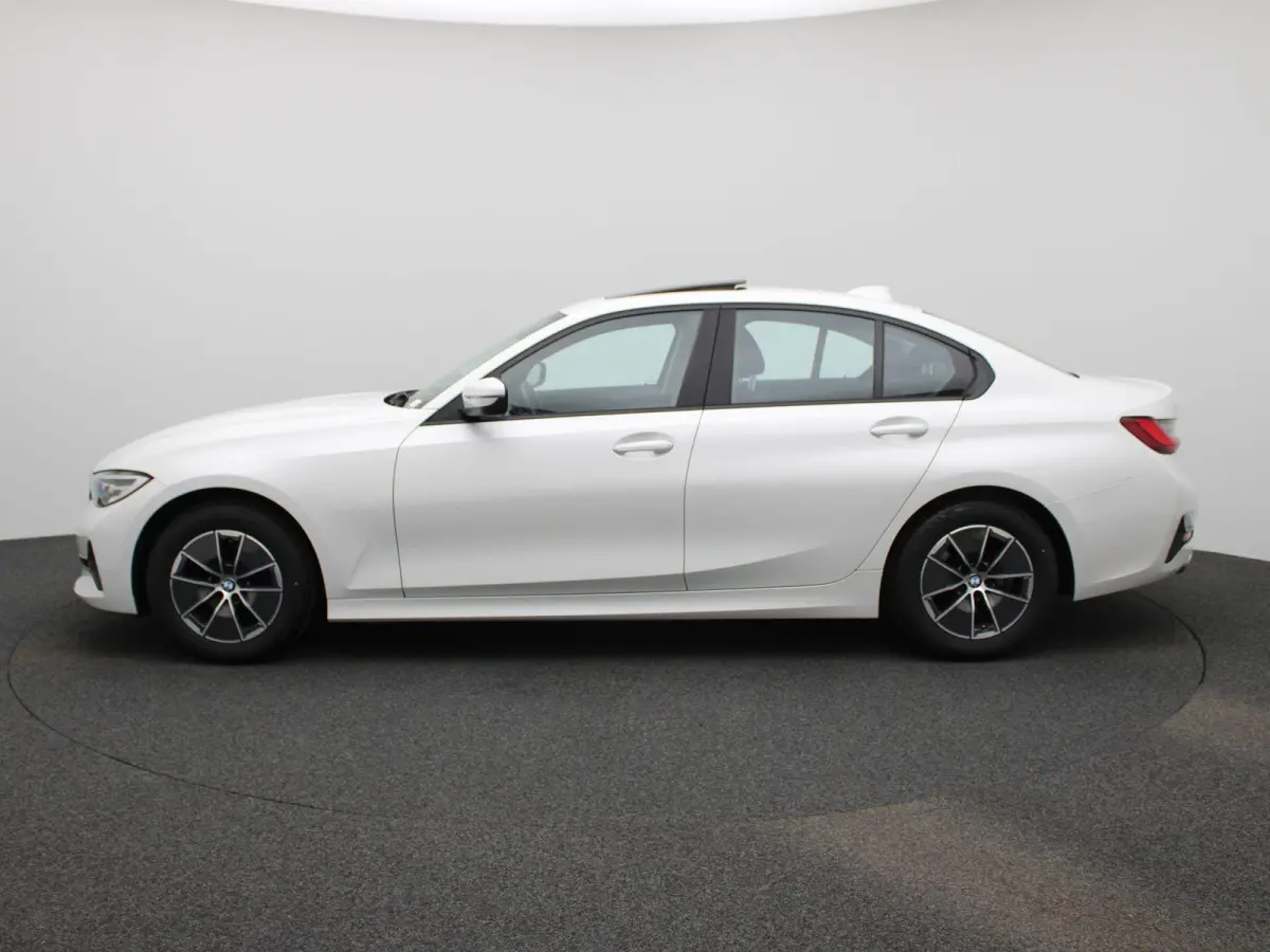 318i Executive | SCHUIFDAK | NAVIGATIE | PARKEERSENSOREN | CLIMATE CONTROL | LMV | LED | CRUISE CONTROL |