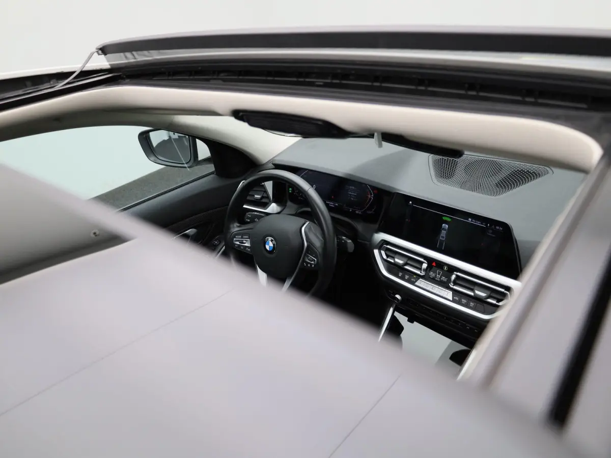 318i Executive | SCHUIFDAK | NAVIGATIE | PARKEERSENSOREN | CLIMATE CONTROL | LMV | LED | CRUISE CONTROL |