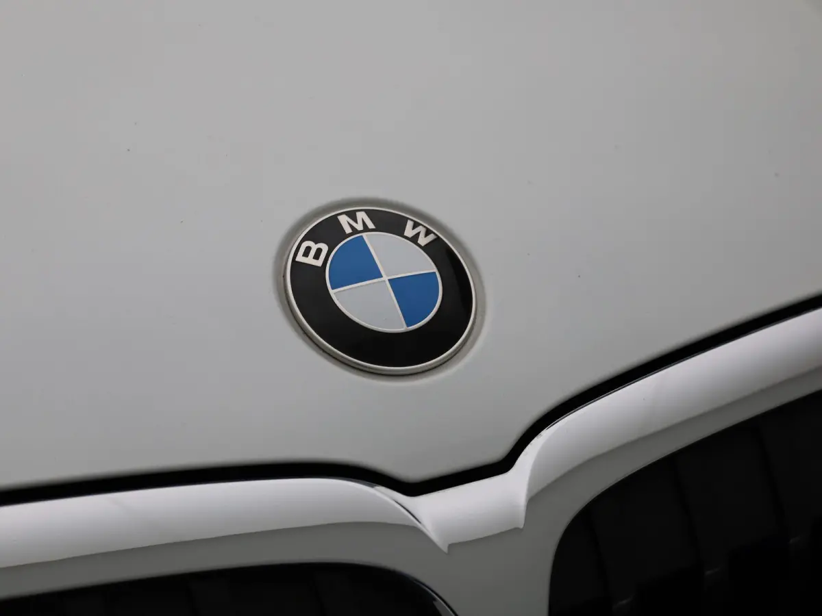 318i Executive | SCHUIFDAK | NAVIGATIE | PARKEERSENSOREN | CLIMATE CONTROL | LMV | LED | CRUISE CONTROL |