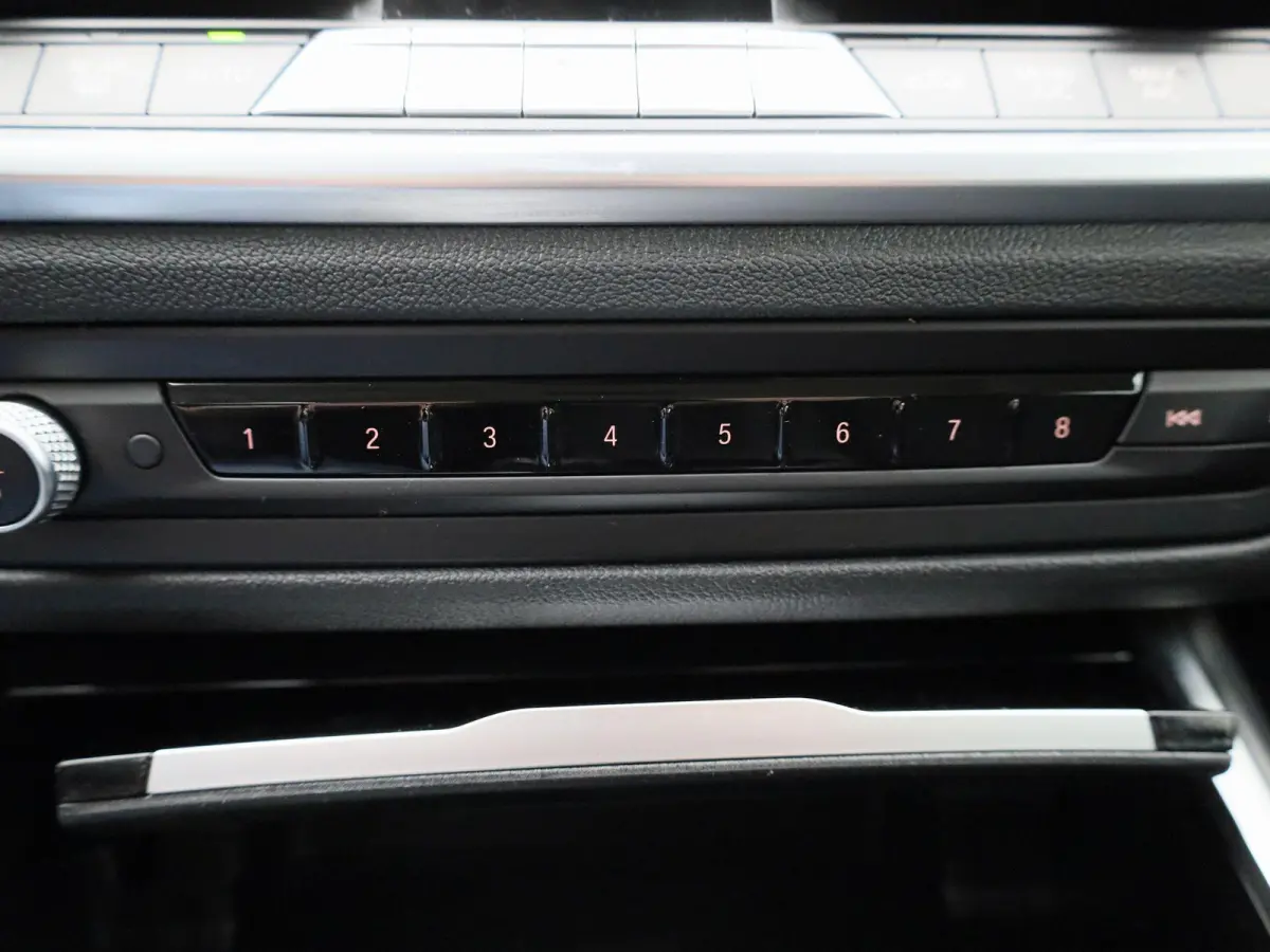 318i Executive | SCHUIFDAK | NAVIGATIE | PARKEERSENSOREN | CLIMATE CONTROL | LMV | LED | CRUISE CONTROL |
