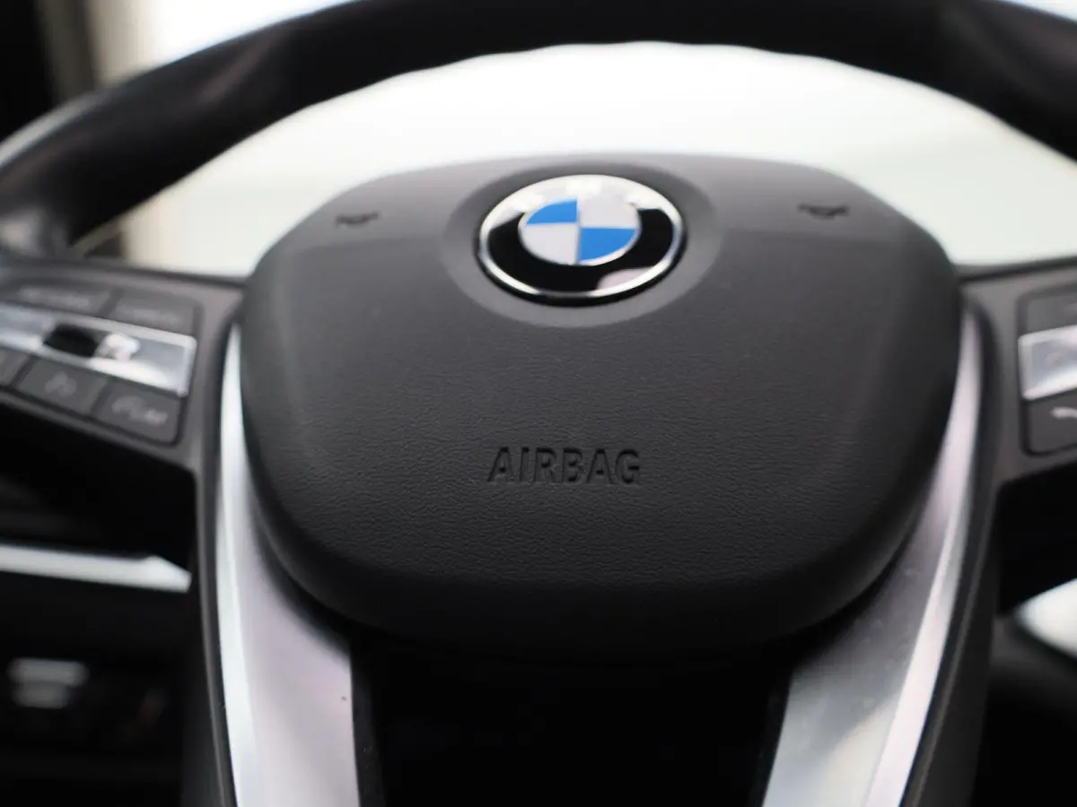 318i Executive | SCHUIFDAK | NAVIGATIE | PARKEERSENSOREN | CLIMATE CONTROL | LMV | LED | CRUISE CONTROL |
