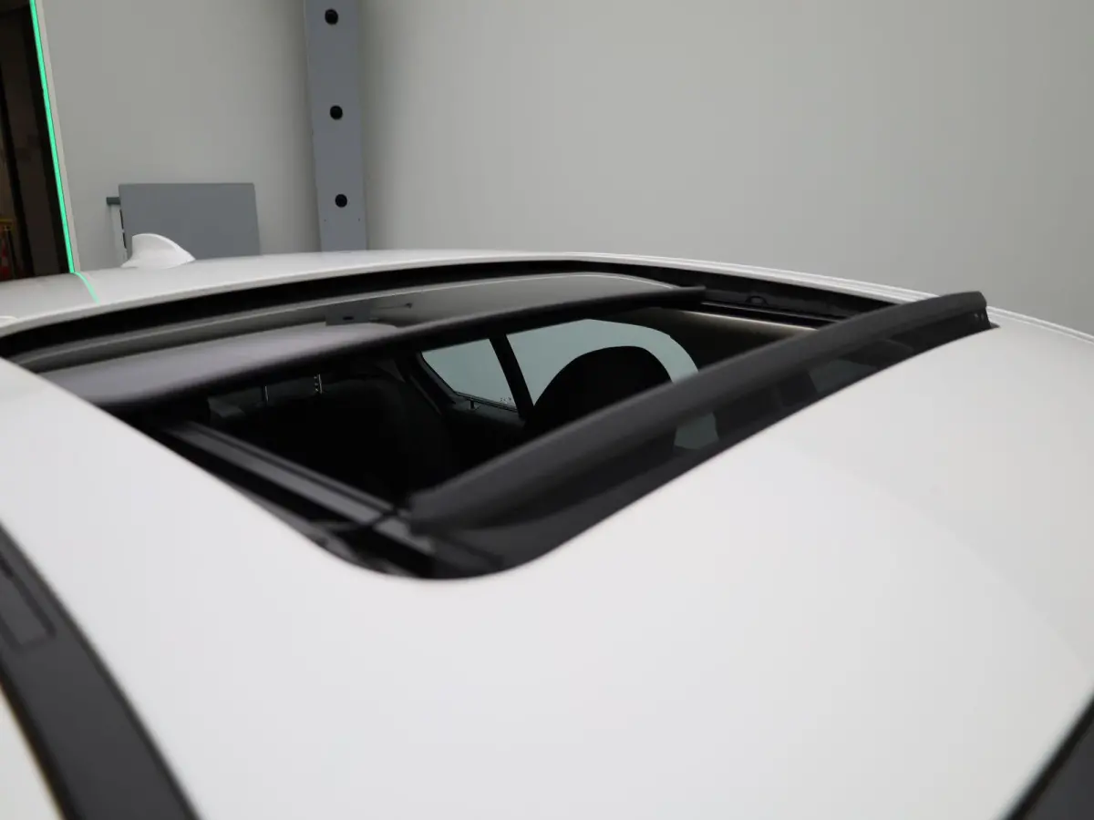 318i Executive | SCHUIFDAK | NAVIGATIE | PARKEERSENSOREN | CLIMATE CONTROL | LMV | LED | CRUISE CONTROL |