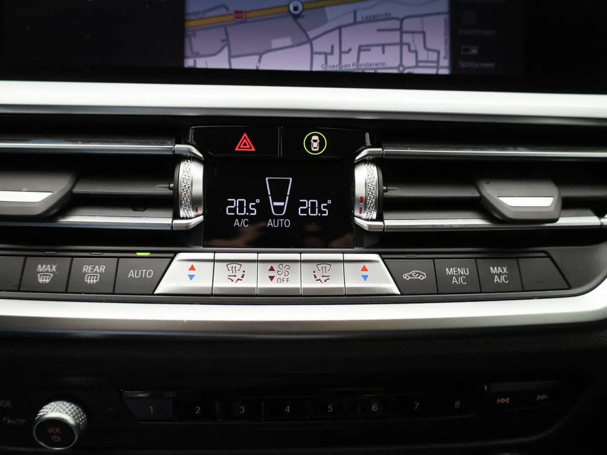 318i Executive | SCHUIFDAK | NAVIGATIE | PARKEERSENSOREN | CLIMATE CONTROL | LMV | LED | CRUISE CONTROL |