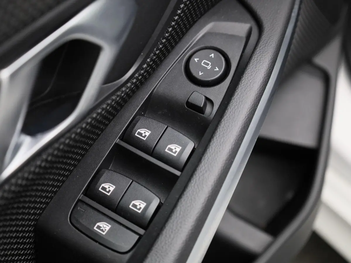 318i Executive | SCHUIFDAK | NAVIGATIE | PARKEERSENSOREN | CLIMATE CONTROL | LMV | LED | CRUISE CONTROL |