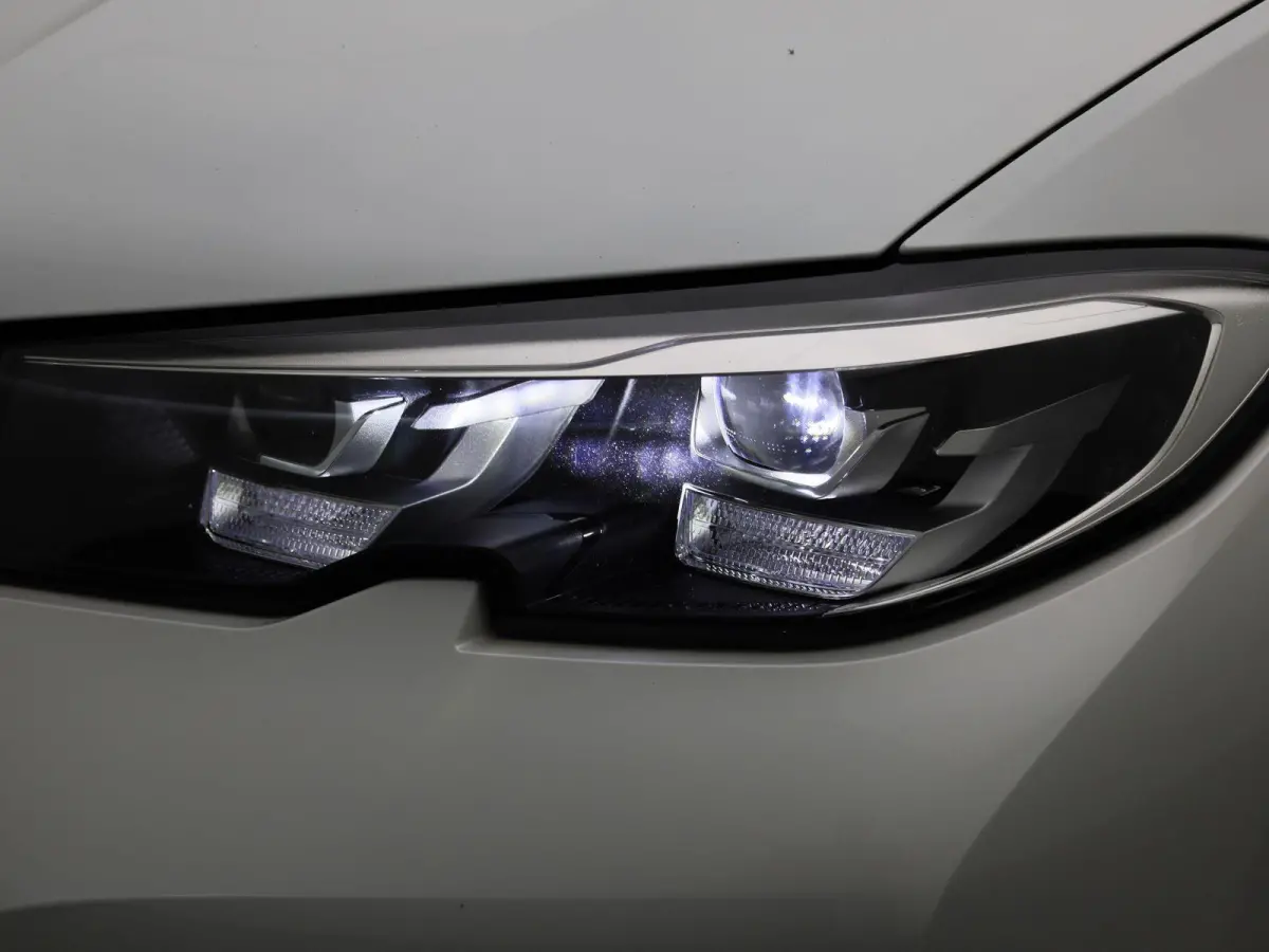 318i Executive | SCHUIFDAK | NAVIGATIE | PARKEERSENSOREN | CLIMATE CONTROL | LMV | LED | CRUISE CONTROL |