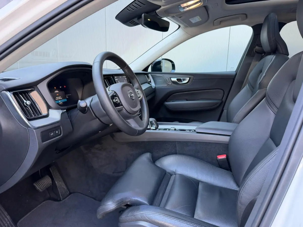 2.0 T6 Plug-in hybrid AWD Plus Dark Panorama|H/K Audio|Keyless