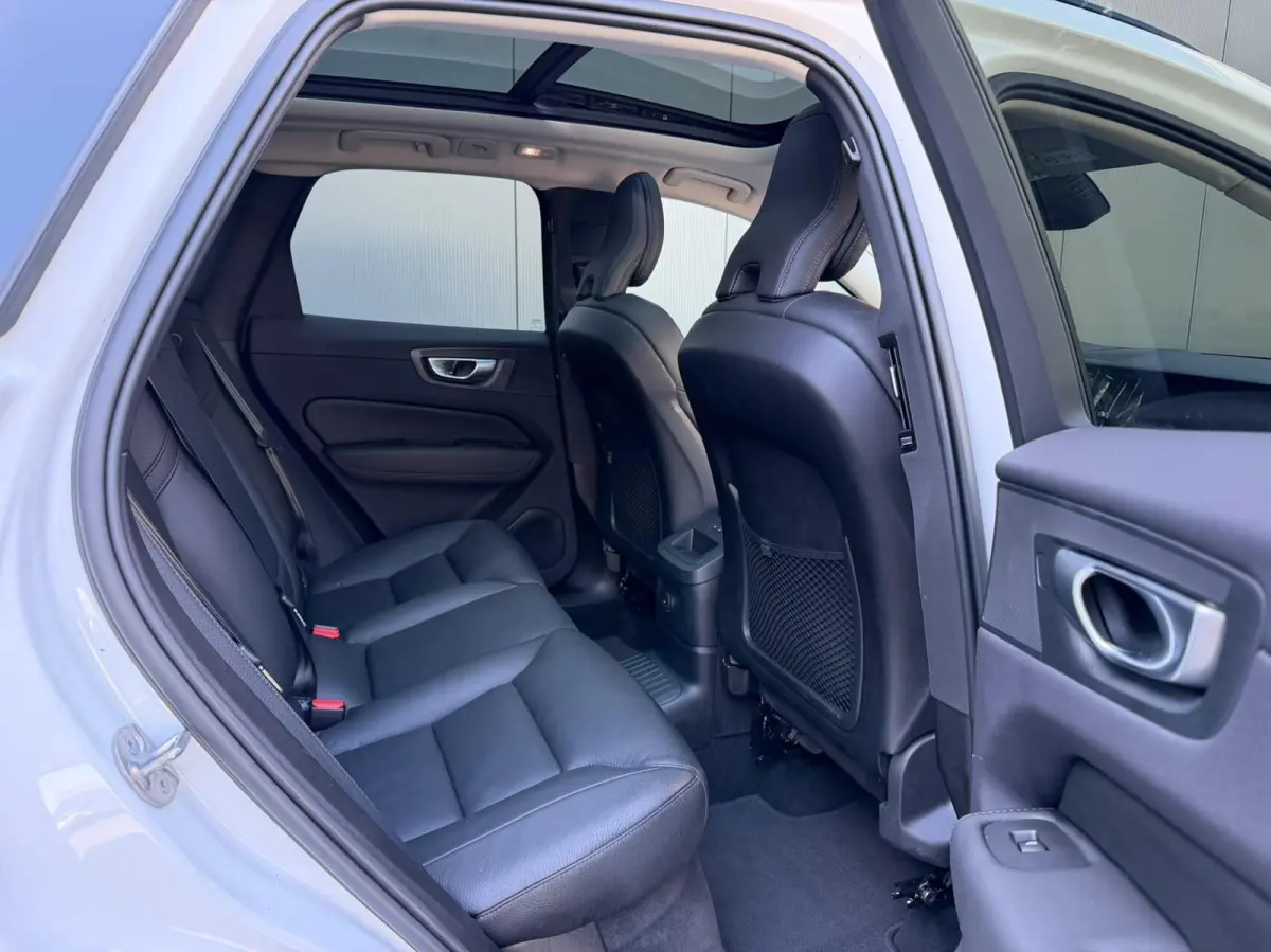 2.0 T6 Plug-in hybrid AWD Plus Dark Panorama|H/K Audio|Keyless
