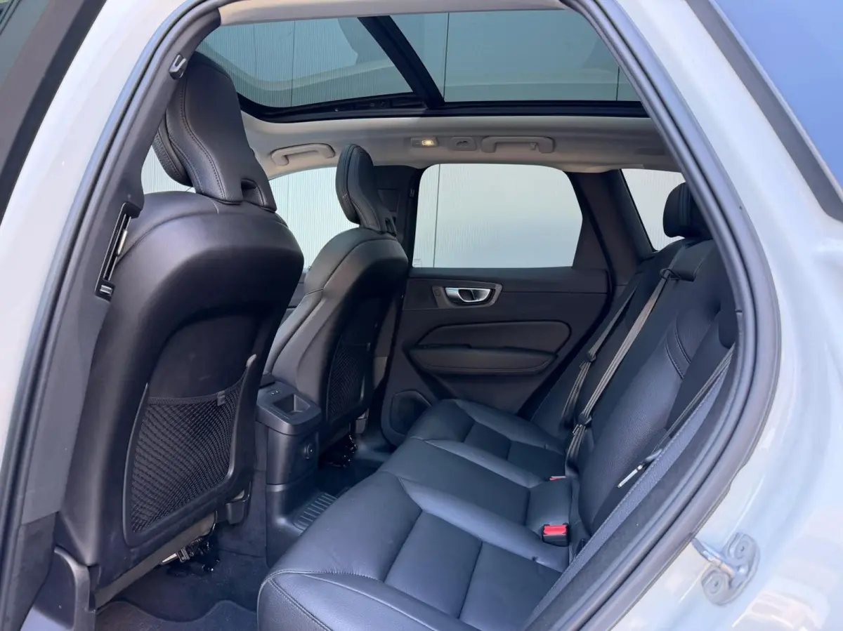 2.0 T6 Plug-in hybrid AWD Plus Dark Panorama|H/K Audio|Keyless