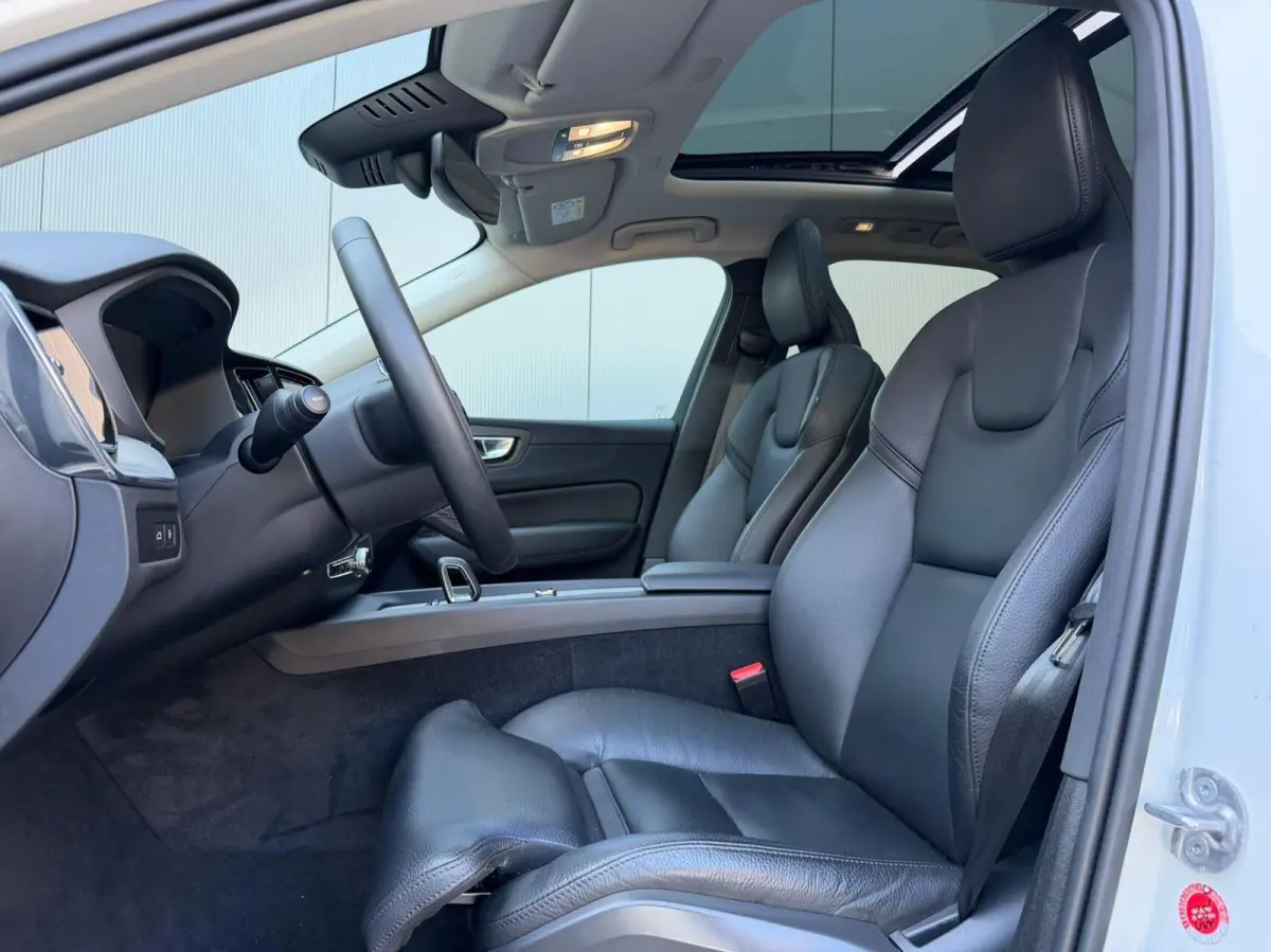 2.0 T6 Plug-in hybrid AWD Plus Dark Panorama|H/K Audio|Keyless