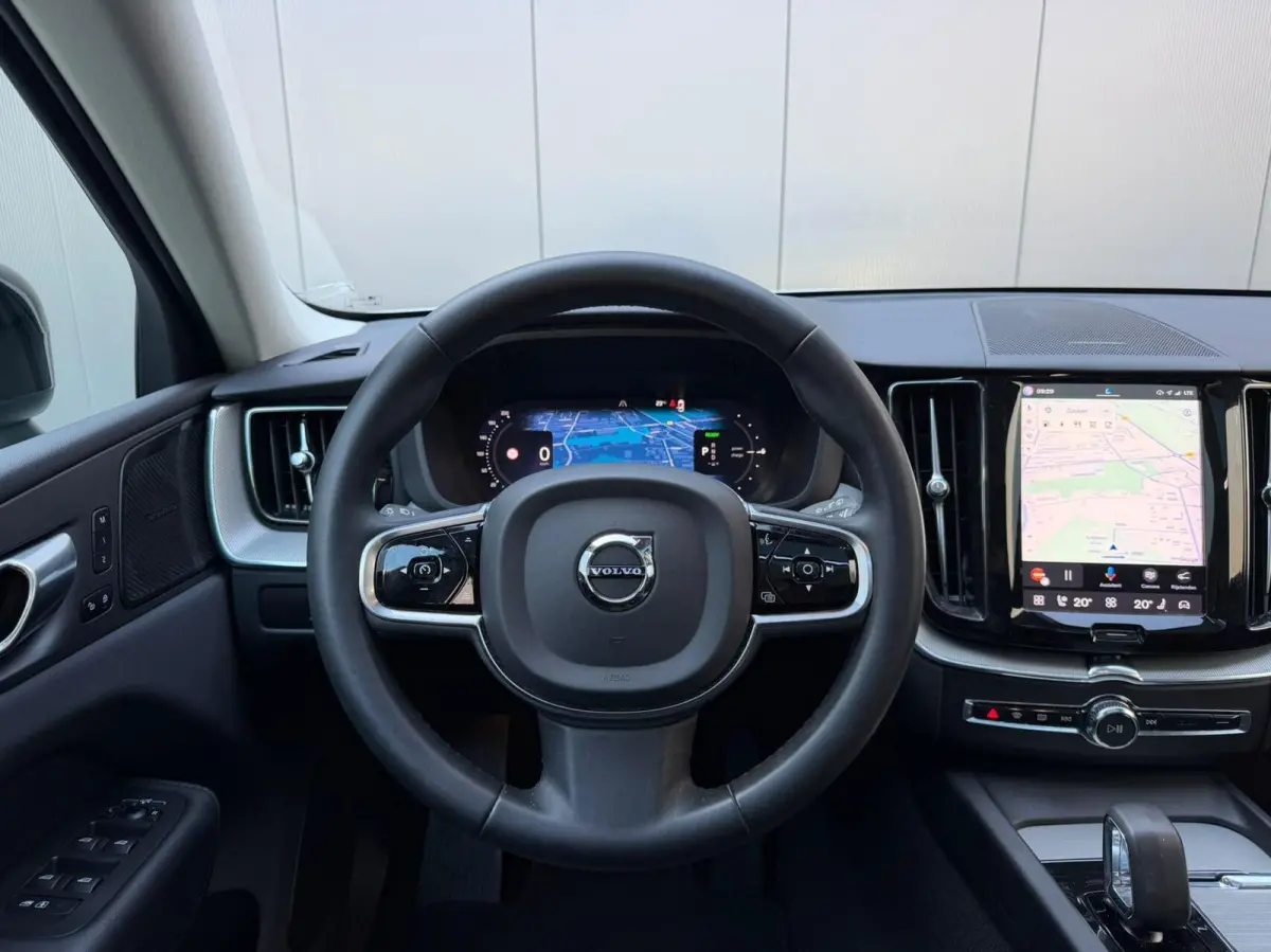 2.0 T6 Plug-in hybrid AWD Plus Dark Panorama|H/K Audio|Keyless