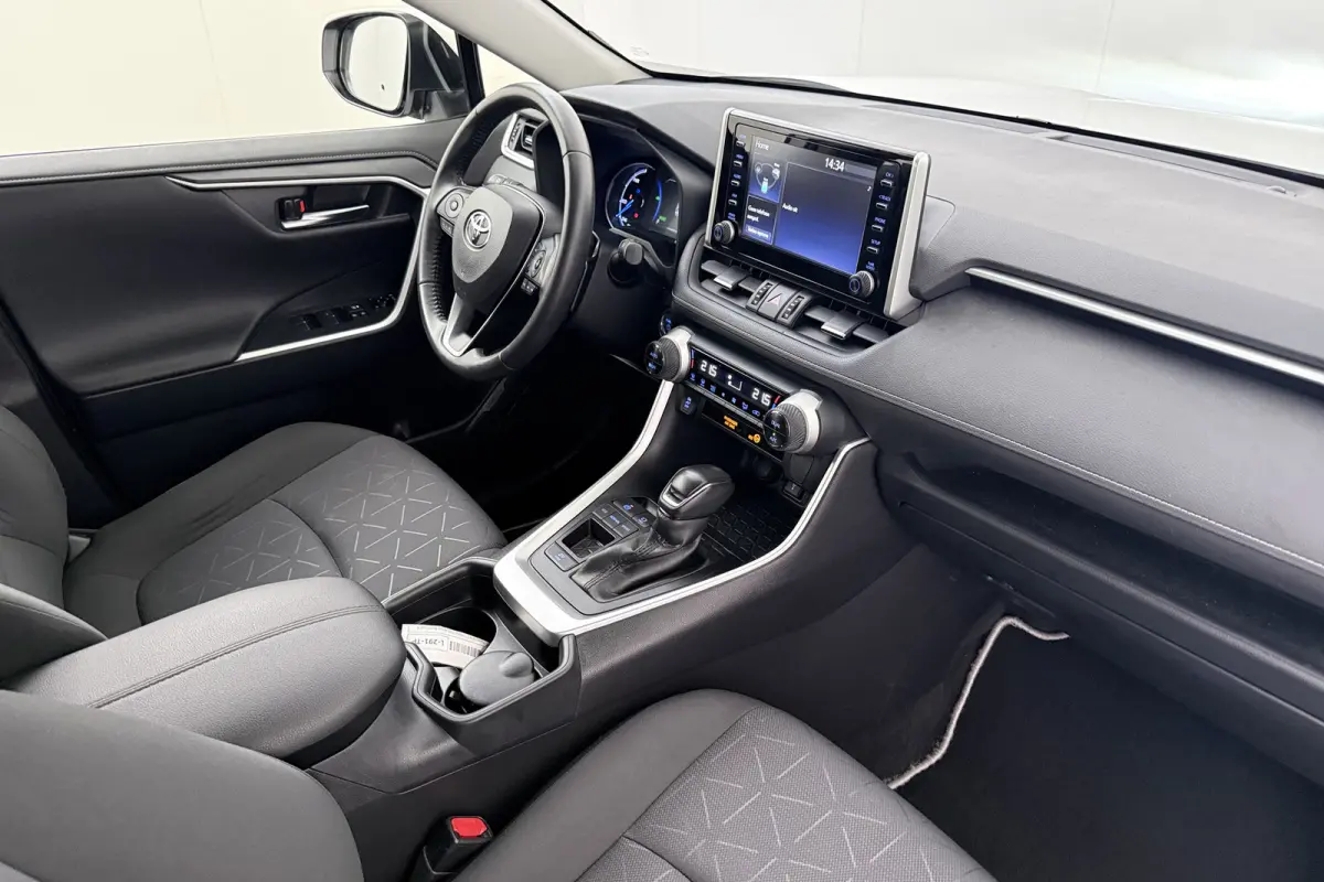 2.5 Hybrid Active Adapt. Cruise Carplay Camera