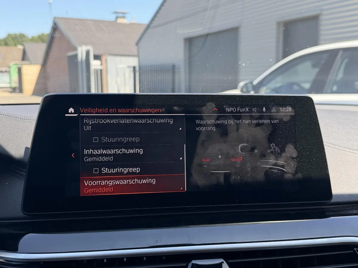 540i xDrive High Executive Edition | Panoramadak | 360* Camera | Elektrische Achterklep | Climate Control |