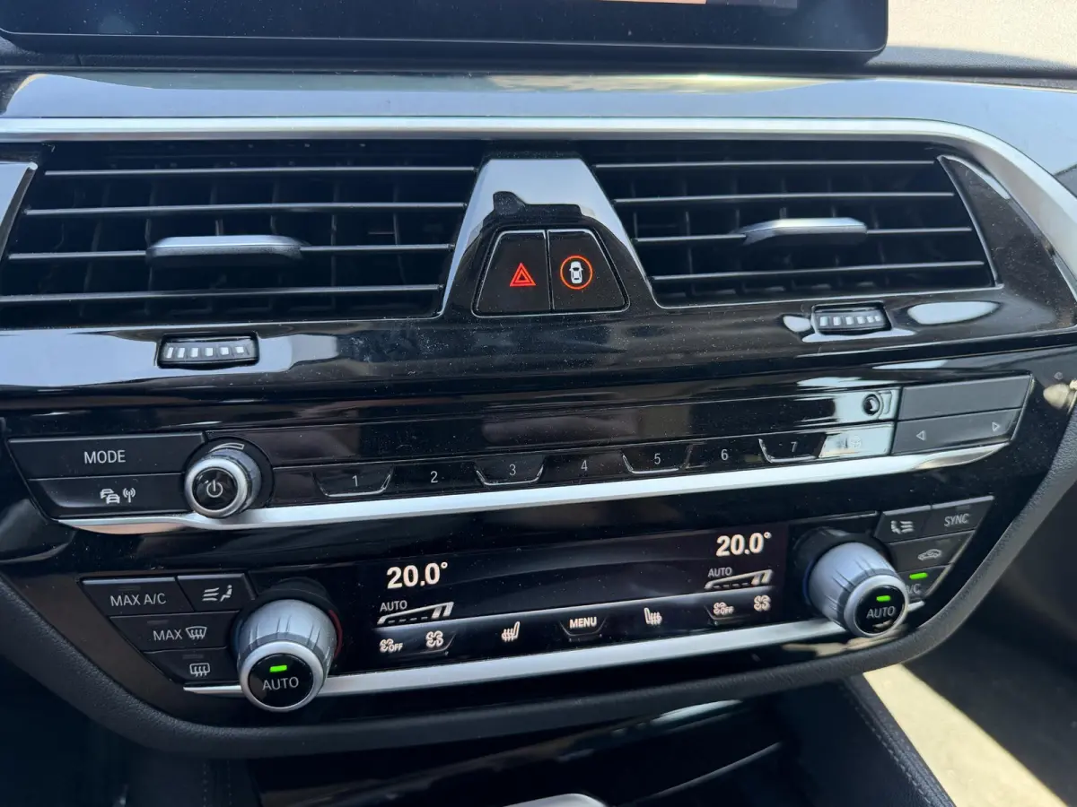 540i xDrive High Executive Edition | Panoramadak | 360* Camera | Elektrische Achterklep | Climate Control |