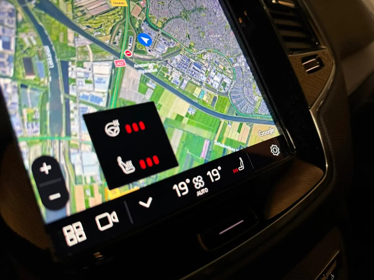 T8 AWD Recharge Bright Long Range | Trekhaak | Harman Kardon | 455pk | Adaptieve Cruise Control | Stoelverwarming voor+achter | Stuurwielverwarming | Parkeercamera | Full LED Meesturende kop
