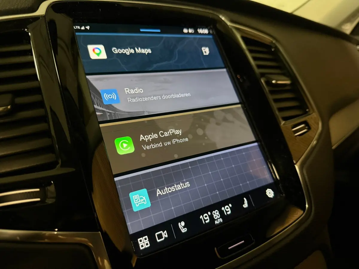T8 AWD Recharge Bright Long Range | Trekhaak | Harman Kardon | 455pk | Adaptieve Cruise Control | Stoelverwarming voor+achter | Stuurwielverwarming | Parkeercamera | Full LED Meesturende kop