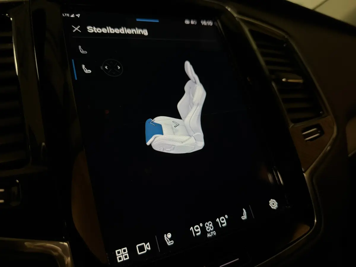 T8 AWD Recharge Bright Long Range | Trekhaak | Harman Kardon | 455pk | Adaptieve Cruise Control | Stoelverwarming voor+achter | Stuurwielverwarming | Parkeercamera | Full LED Meesturende kop