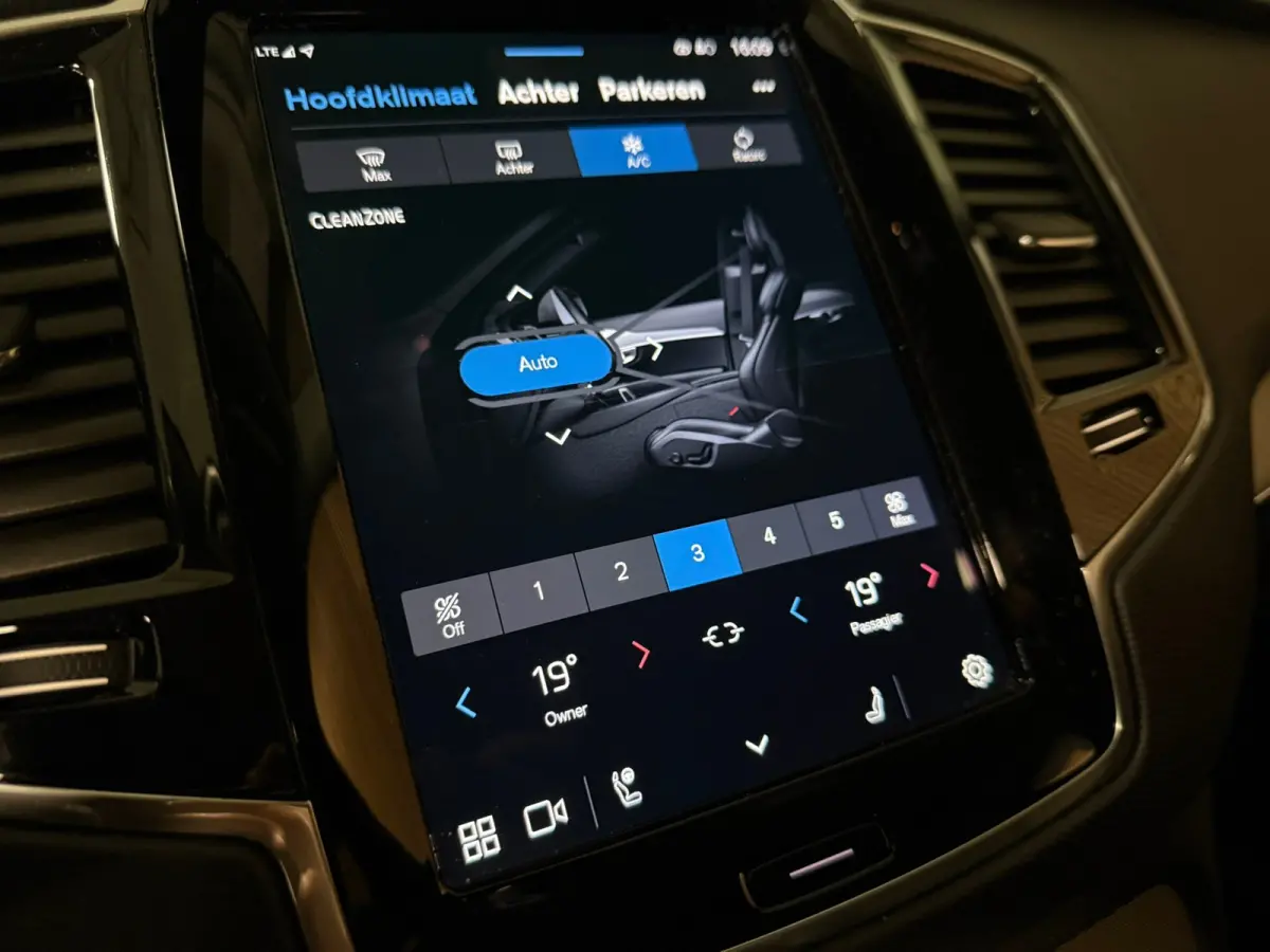 T8 AWD Recharge Bright Long Range | Trekhaak | Harman Kardon | 455pk | Adaptieve Cruise Control | Stoelverwarming voor+achter | Stuurwielverwarming | Parkeercamera | Full LED Meesturende kop