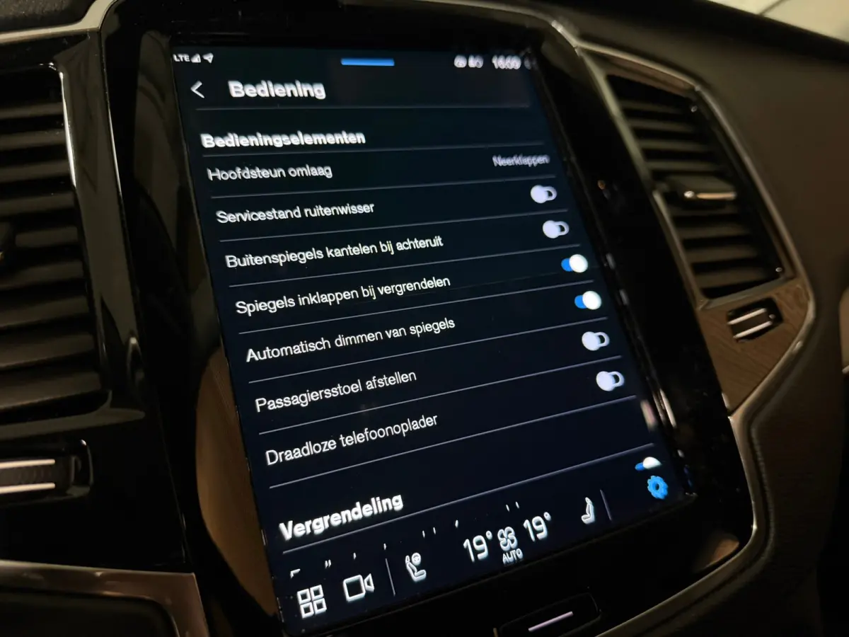 T8 AWD Recharge Bright Long Range | Trekhaak | Harman Kardon | 455pk | Adaptieve Cruise Control | Stoelverwarming voor+achter | Stuurwielverwarming | Parkeercamera | Full LED Meesturende kop