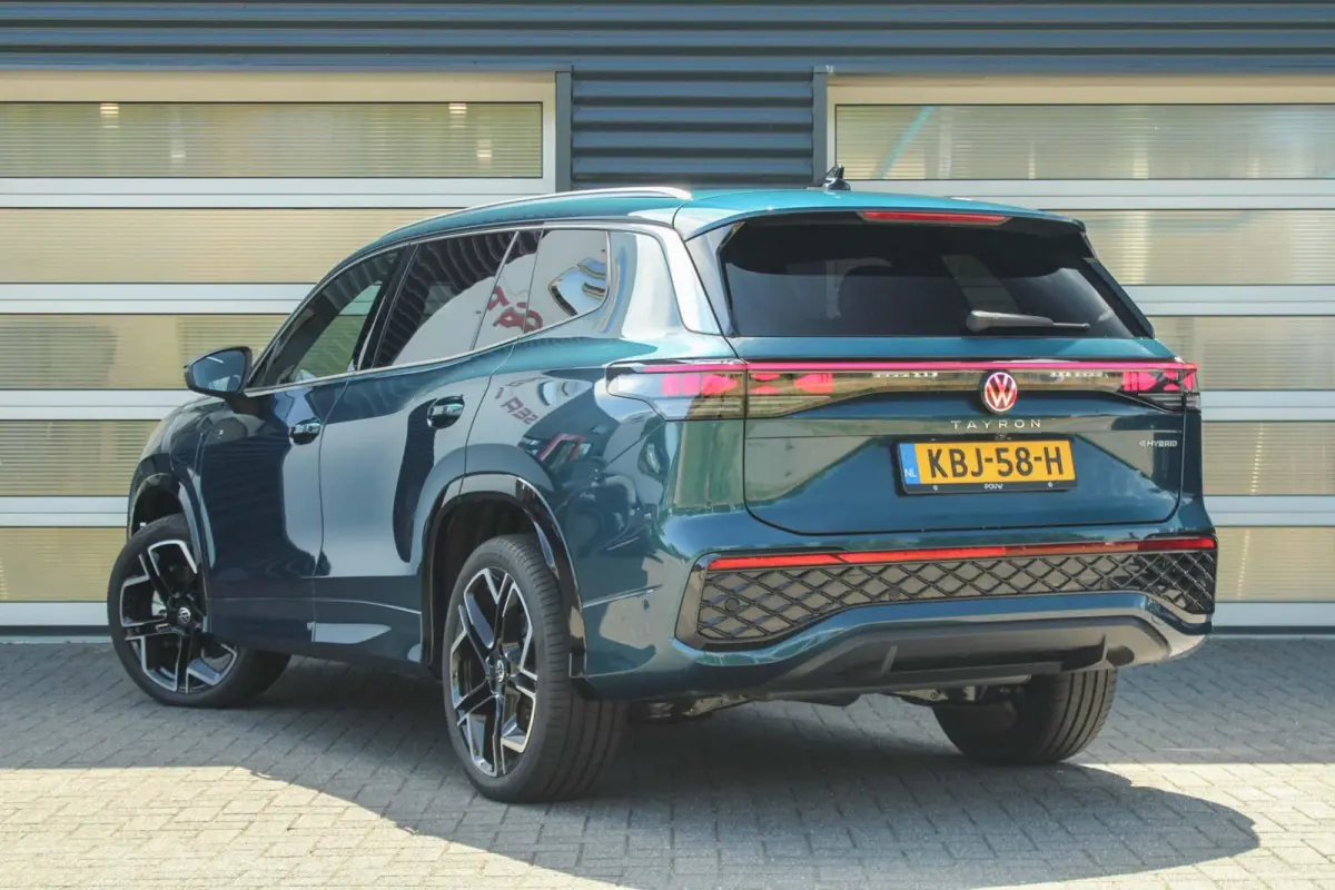 1.5 eHybrid 204pk R-Line Edition | Panoramadak | Trekhaak | Parkeer Assistent