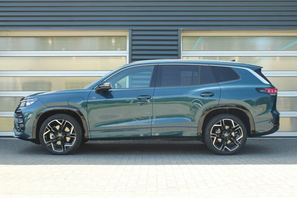 1.5 eHybrid 204pk R-Line Edition | Panoramadak | Trekhaak | Parkeer Assistent