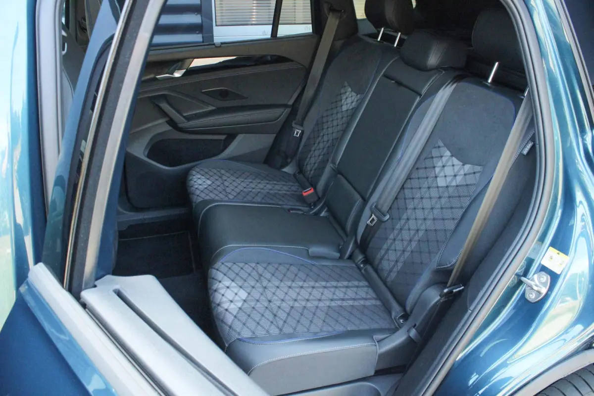 1.5 eHybrid 204pk R-Line Edition | Panoramadak | Trekhaak | Parkeer Assistent