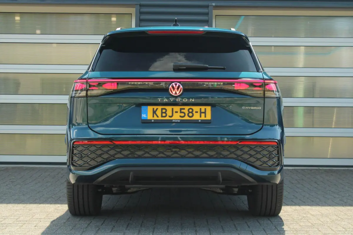 1.5 eHybrid 204pk R-Line Edition | Panoramadak | Trekhaak | Parkeer Assistent