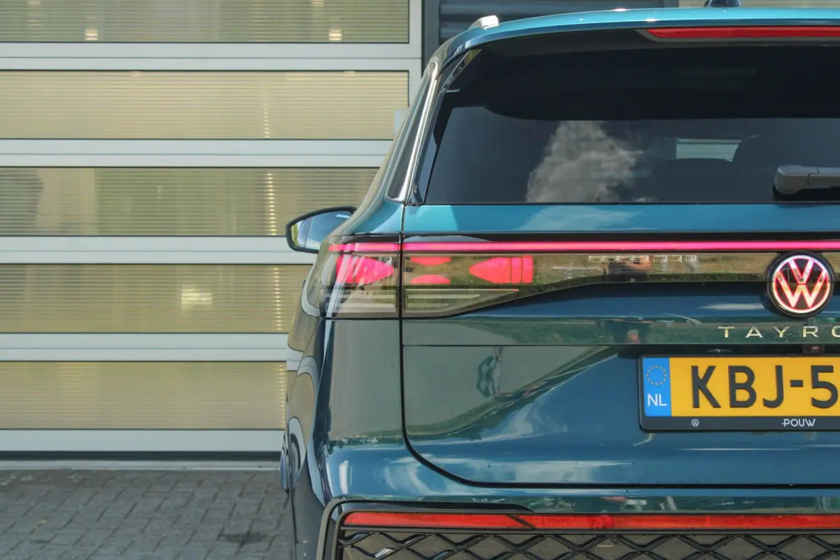 1.5 eHybrid 204pk R-Line Edition | Panoramadak | Trekhaak | Parkeer Assistent
