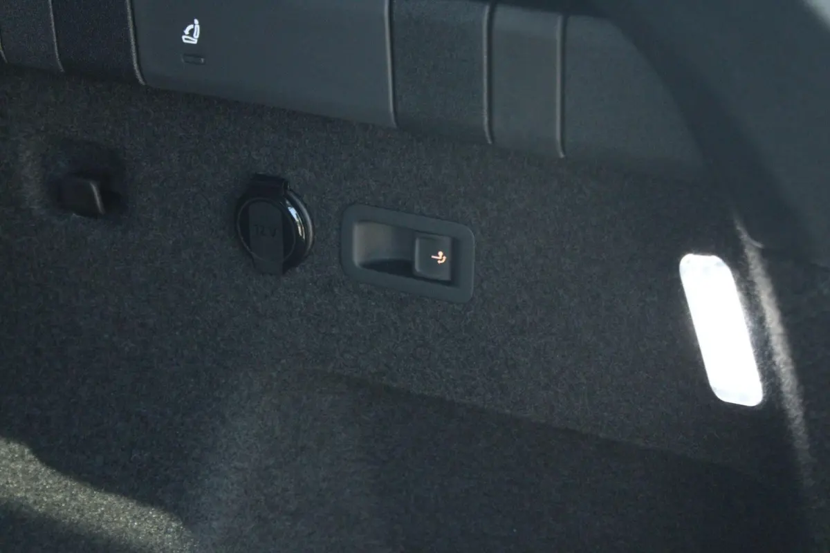 1.5 eHybrid 204pk R-Line Edition | Panoramadak | Trekhaak | Parkeer Assistent