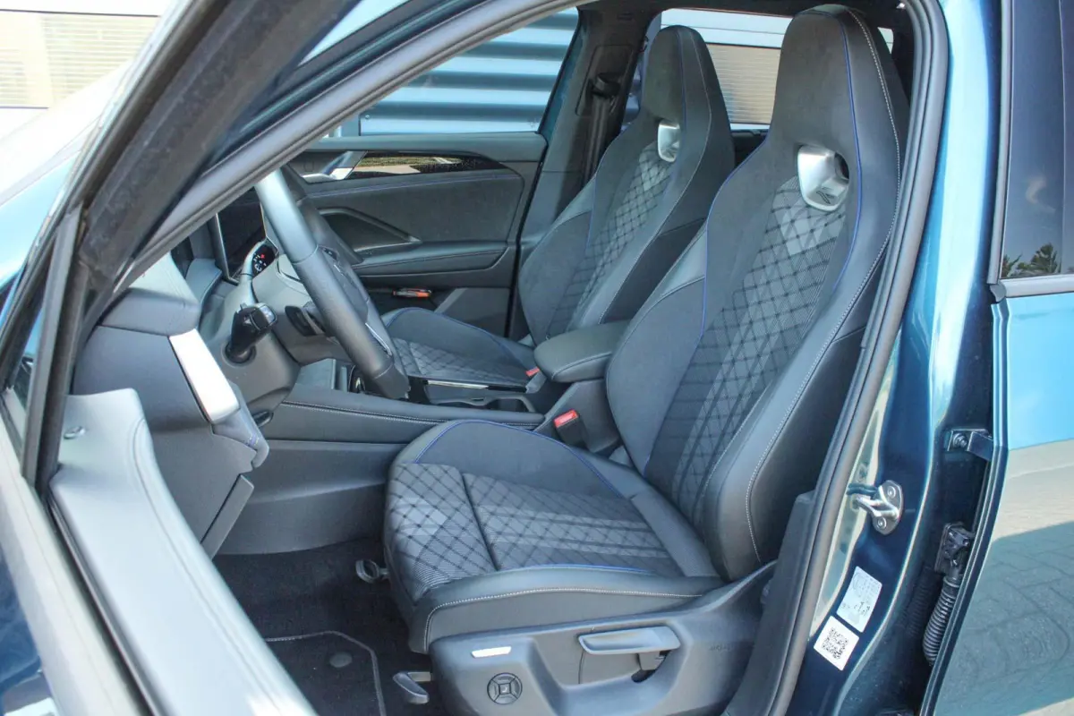 1.5 eHybrid 204pk R-Line Edition | Panoramadak | Trekhaak | Parkeer Assistent