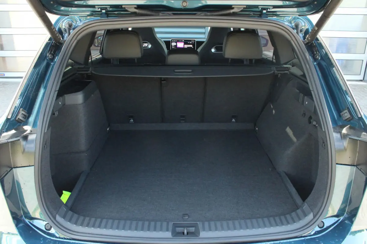 1.5 eHybrid 204pk R-Line Edition | Panoramadak | Trekhaak | Parkeer Assistent