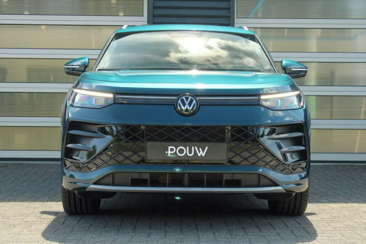 1.5 eHybrid 204pk R-Line Edition | Panoramadak | Trekhaak | Parkeer Assistent