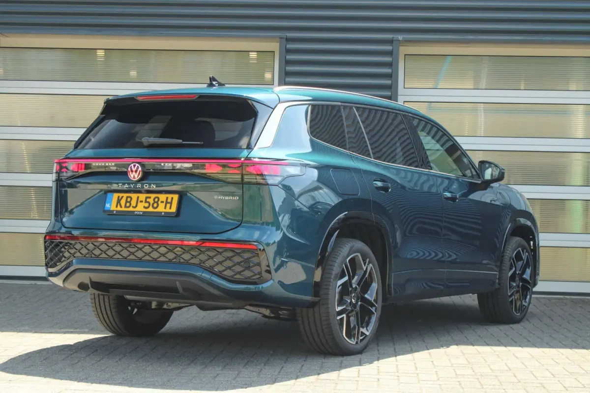 1.5 eHybrid 204pk R-Line Edition | Panoramadak | Trekhaak | Parkeer Assistent