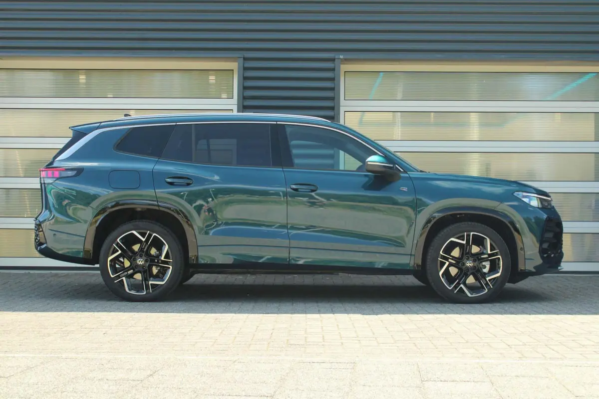 1.5 eHybrid 204pk R-Line Edition | Panoramadak | Trekhaak | Parkeer Assistent