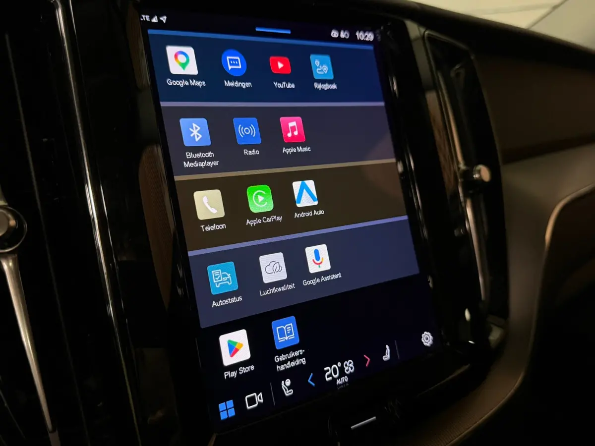 T6 AWD Recharge Plus Dark | Harman Kardon | All Season banden | Adaptieve Cruise Control | Stoelverwarming voor+achter | Stuurwielverwarming | Parkeercamera | Standkachel met Volvo On Call A