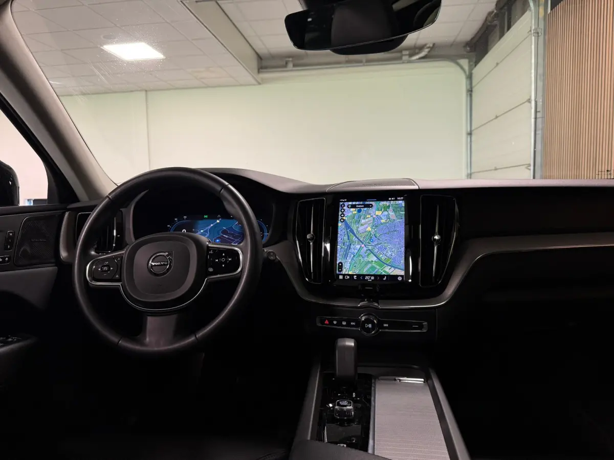 T6 AWD Recharge Plus Dark | Harman Kardon | All Season banden | Adaptieve Cruise Control | Stoelverwarming voor+achter | Stuurwielverwarming | Parkeercamera | Standkachel met Volvo On Call A