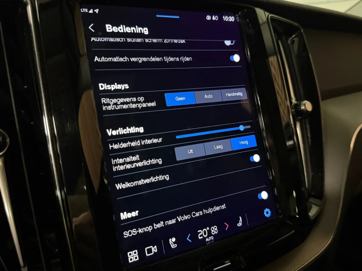 T6 AWD Recharge Plus Dark | Harman Kardon | All Season banden | Adaptieve Cruise Control | Stoelverwarming voor+achter | Stuurwielverwarming | Parkeercamera | Standkachel met Volvo On Call A