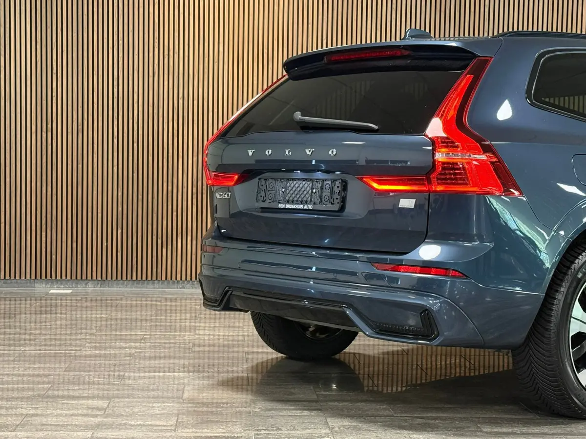 T6 AWD Recharge Plus Dark | Harman Kardon | All Season banden | Adaptieve Cruise Control | Stoelverwarming voor+achter | Stuurwielverwarming | Parkeercamera | Standkachel met Volvo On Call A