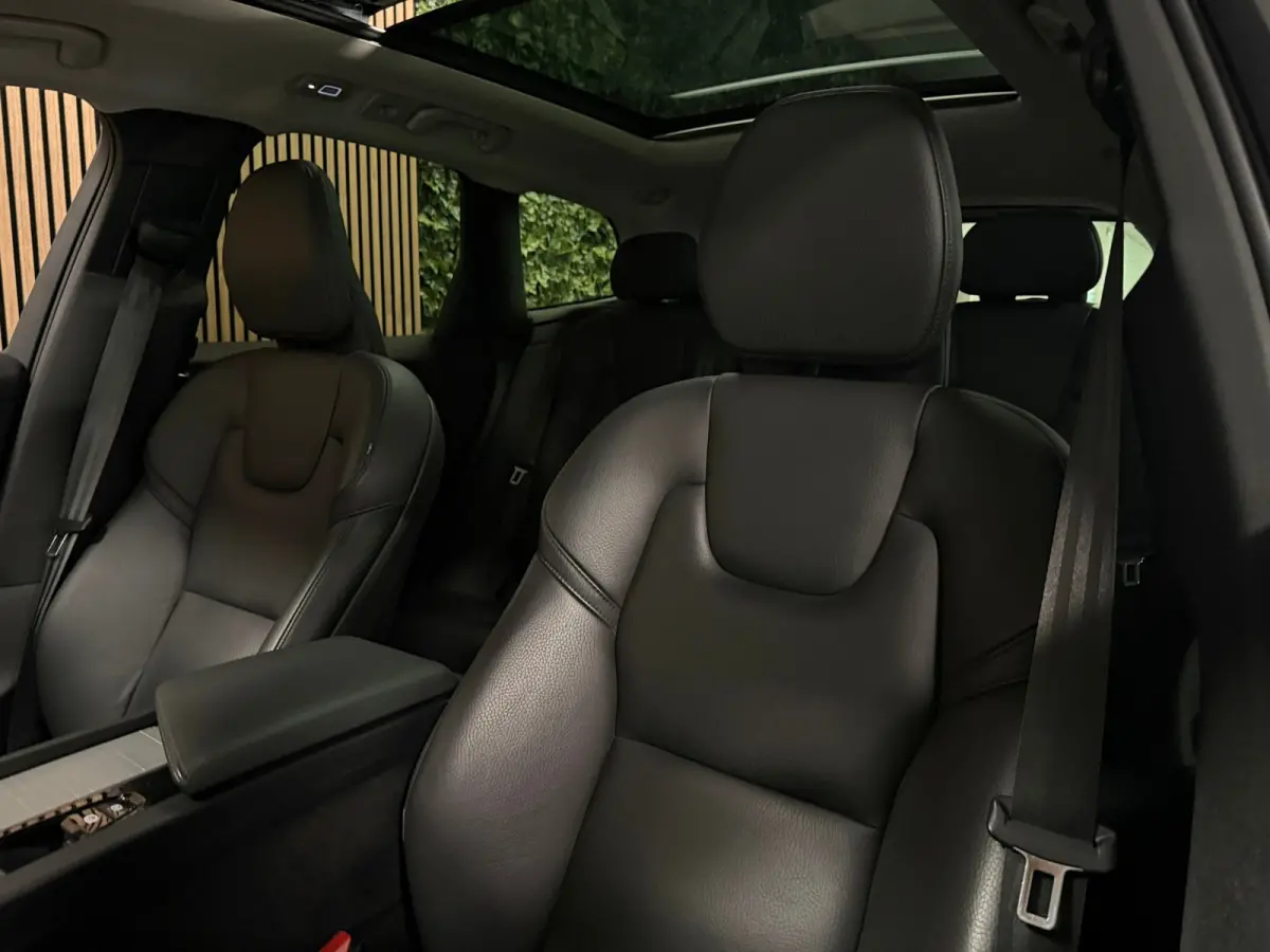 T6 AWD Recharge Plus Dark | Harman Kardon | All Season banden | Adaptieve Cruise Control | Stoelverwarming voor+achter | Stuurwielverwarming | Parkeercamera | Standkachel met Volvo On Call A