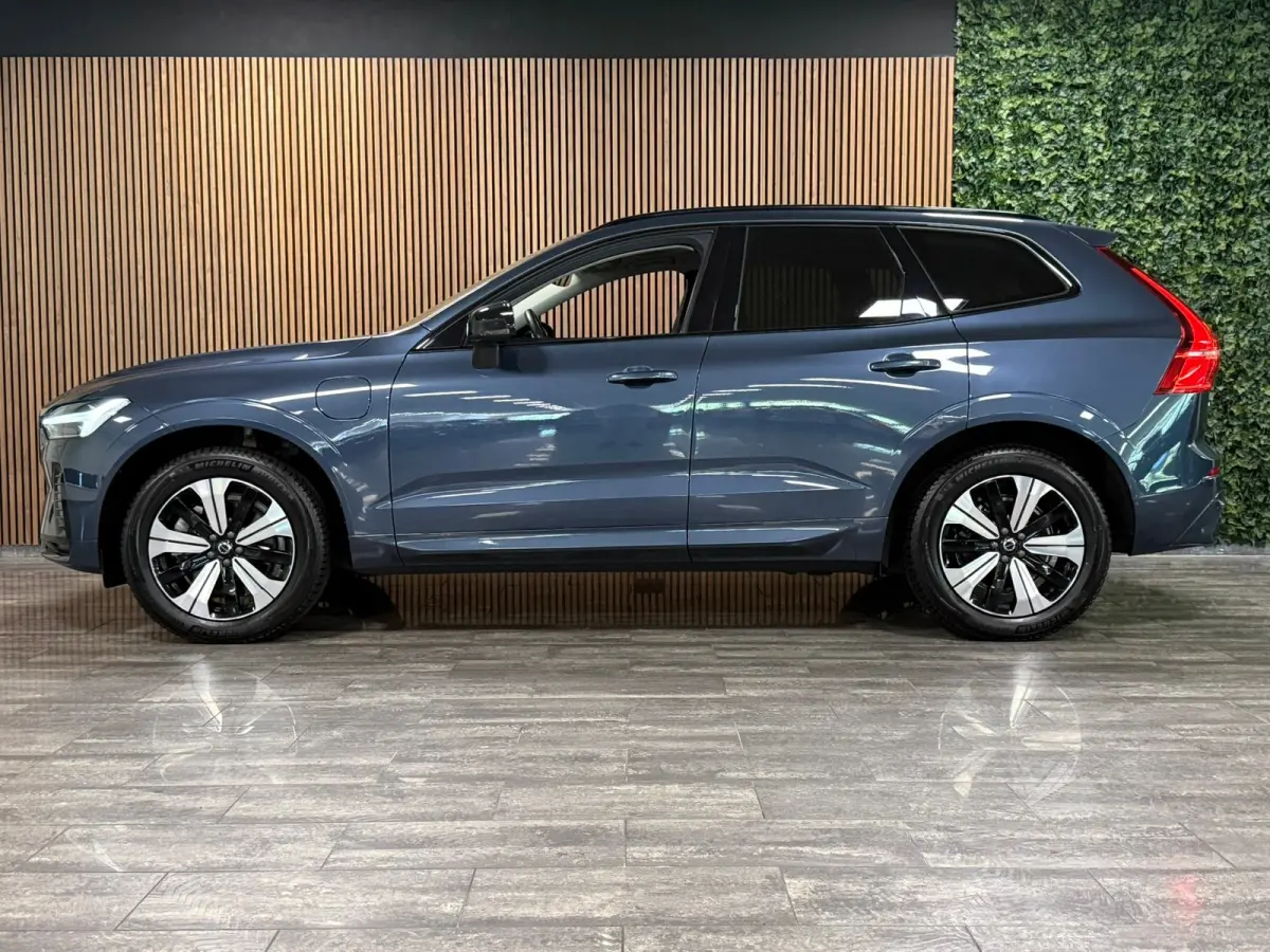 T6 AWD Recharge Plus Dark | Harman Kardon | All Season banden | Adaptieve Cruise Control | Stoelverwarming voor+achter | Stuurwielverwarming | Parkeercamera | Standkachel met Volvo On Call A