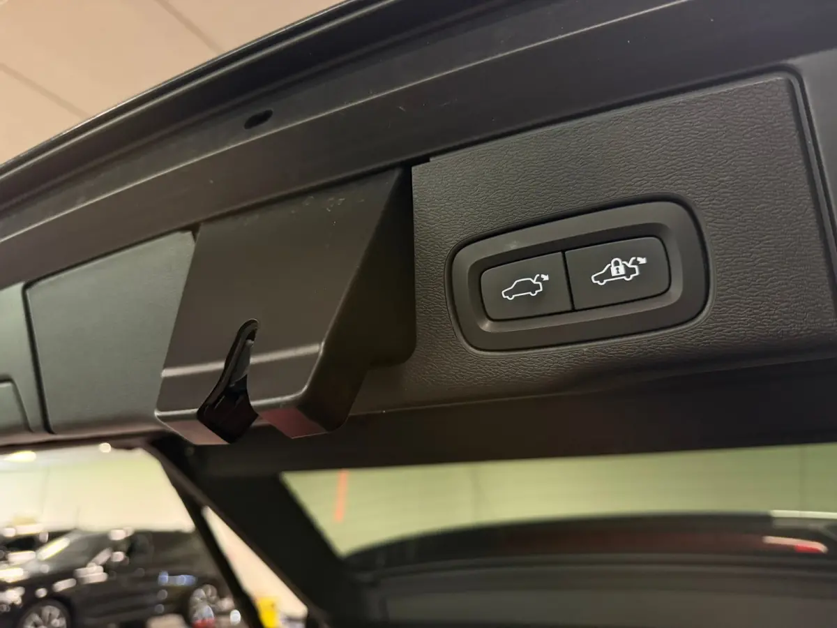 T6 AWD Recharge Plus Dark | Harman Kardon | All Season banden | Adaptieve Cruise Control | Stoelverwarming voor+achter | Stuurwielverwarming | Parkeercamera | Standkachel met Volvo On Call A