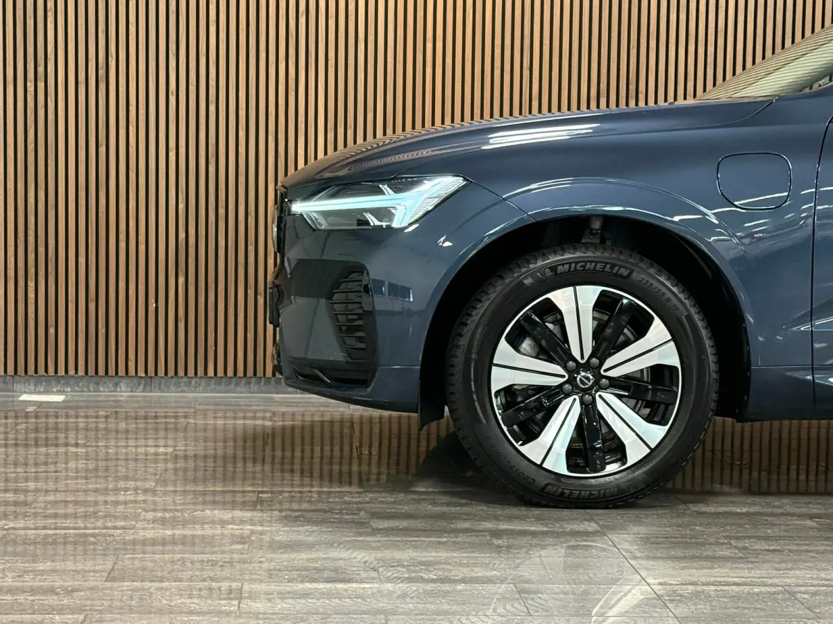 T6 AWD Recharge Plus Dark | Harman Kardon | All Season banden | Adaptieve Cruise Control | Stoelverwarming voor+achter | Stuurwielverwarming | Parkeercamera | Standkachel met Volvo On Call A
