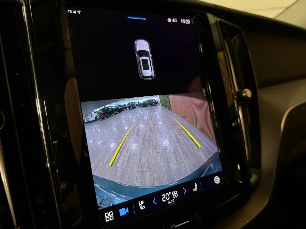 T6 AWD Recharge Plus Dark | Harman Kardon | All Season banden | Adaptieve Cruise Control | Stoelverwarming voor+achter | Stuurwielverwarming | Parkeercamera | Standkachel met Volvo On Call A