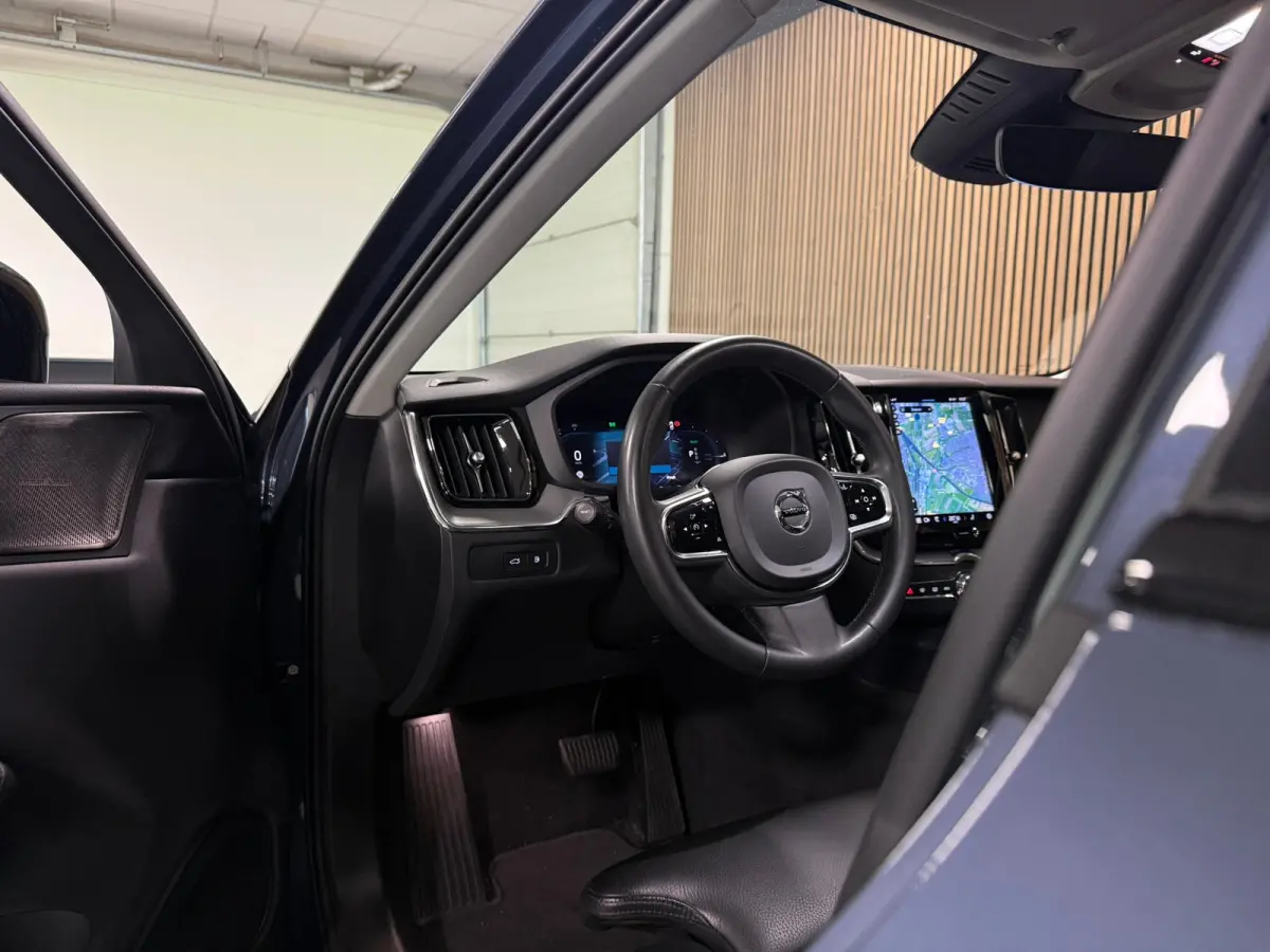 T6 AWD Recharge Plus Dark | Harman Kardon | All Season banden | Adaptieve Cruise Control | Stoelverwarming voor+achter | Stuurwielverwarming | Parkeercamera | Standkachel met Volvo On Call A