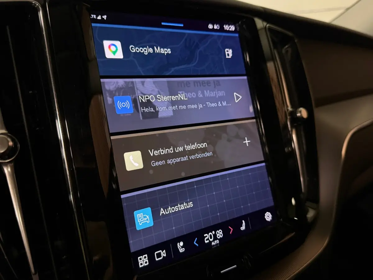 T6 AWD Recharge Plus Dark | Harman Kardon | All Season banden | Adaptieve Cruise Control | Stoelverwarming voor+achter | Stuurwielverwarming | Parkeercamera | Standkachel met Volvo On Call A