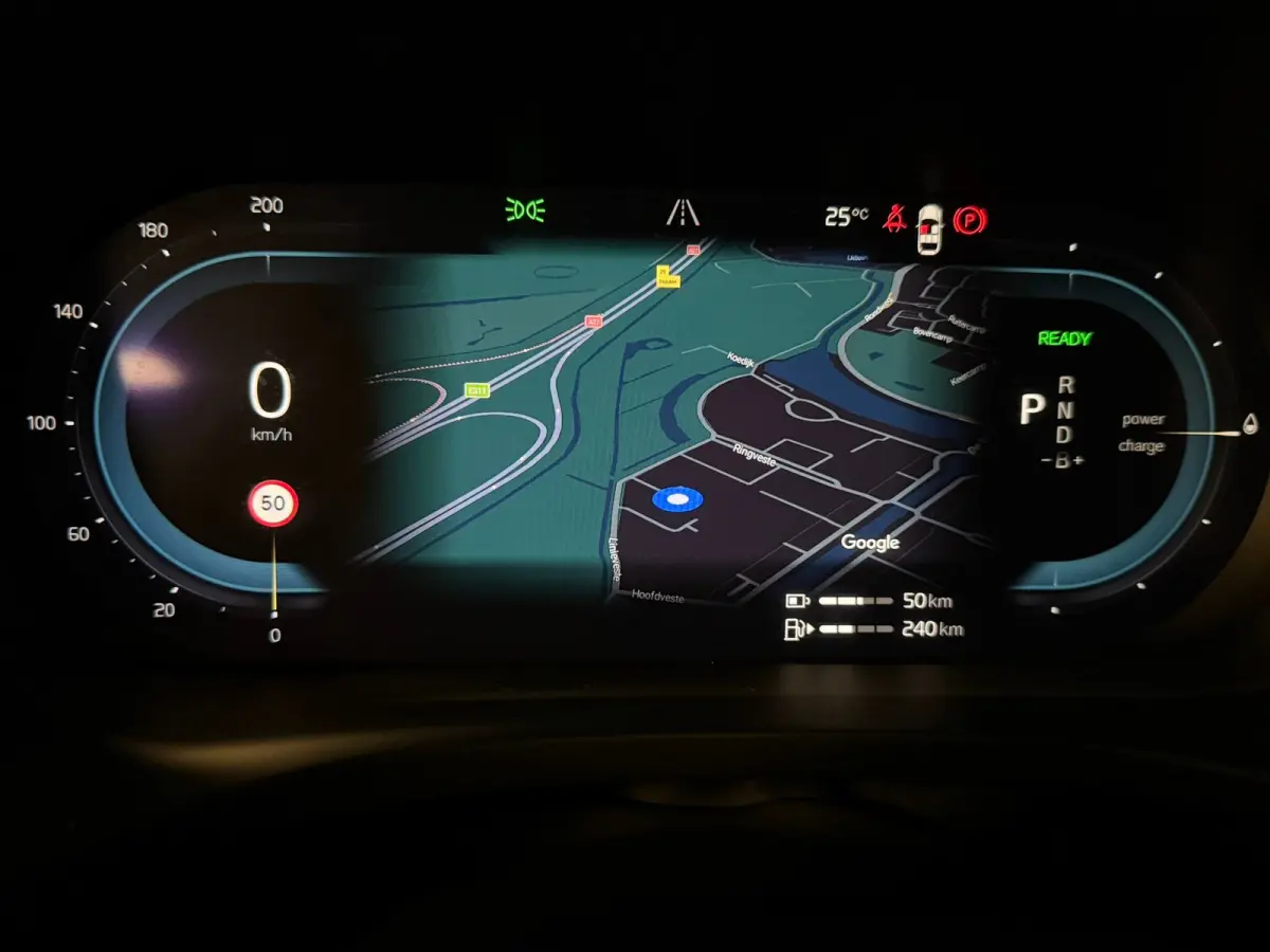 T6 AWD Recharge Plus Dark | Harman Kardon | All Season banden | Adaptieve Cruise Control | Stoelverwarming voor+achter | Stuurwielverwarming | Parkeercamera | Standkachel met Volvo On Call A
