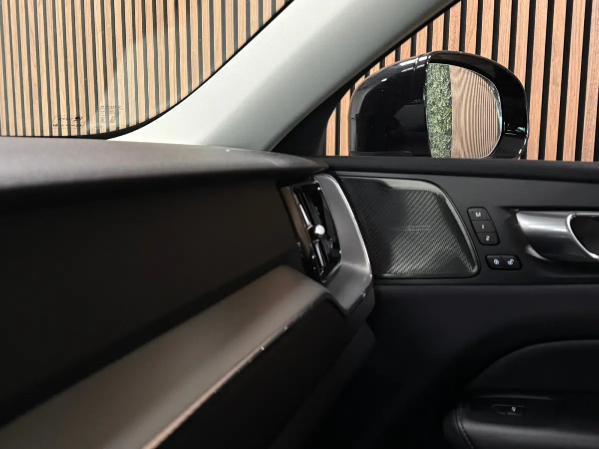 T6 AWD Recharge Plus Dark | Harman Kardon | All Season banden | Adaptieve Cruise Control | Stoelverwarming voor+achter | Stuurwielverwarming | Parkeercamera | Standkachel met Volvo On Call A