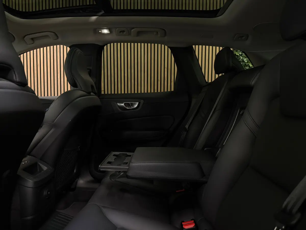 T6 AWD Recharge Plus Dark | Harman Kardon | All Season banden | Adaptieve Cruise Control | Stoelverwarming voor+achter | Stuurwielverwarming | Parkeercamera | Standkachel met Volvo On Call A