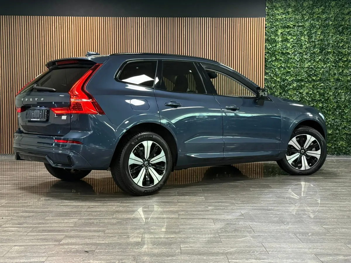 T6 AWD Recharge Plus Dark | Harman Kardon | All Season banden | Adaptieve Cruise Control | Stoelverwarming voor+achter | Stuurwielverwarming | Parkeercamera | Standkachel met Volvo On Call A
